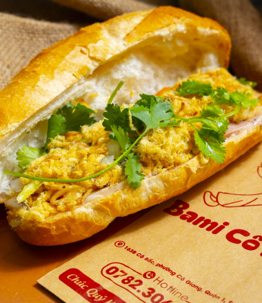 Bánh Mì Thịt Chả Đặc Biệt